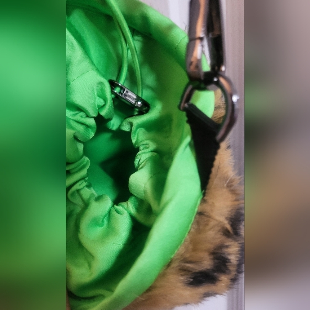 Leopard Print Faux Fur Neon Lined Crossbody Bag - Picture 3 of 3